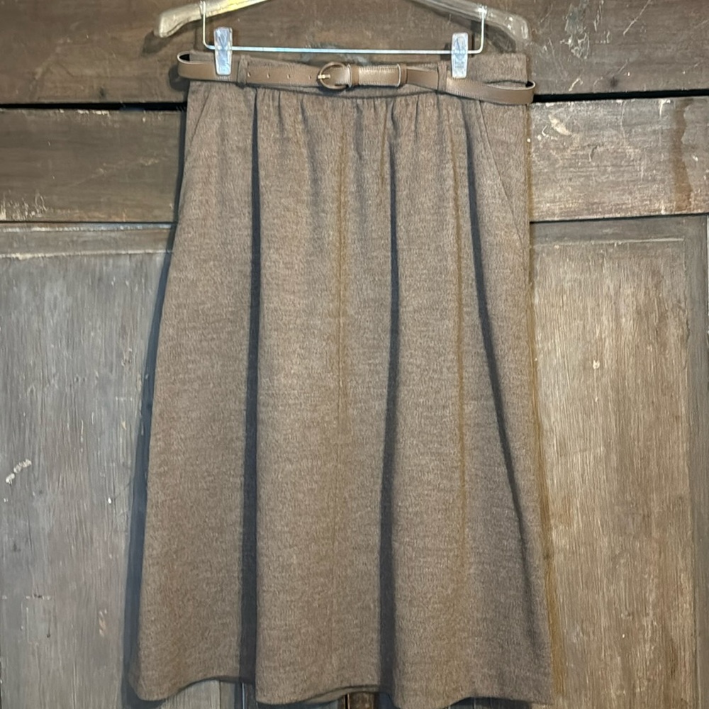 Beautiful 100% wool vintage skirt size 16